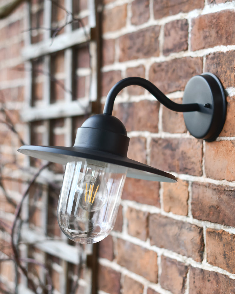 Side profile of the nautical inspired outdoor light 
