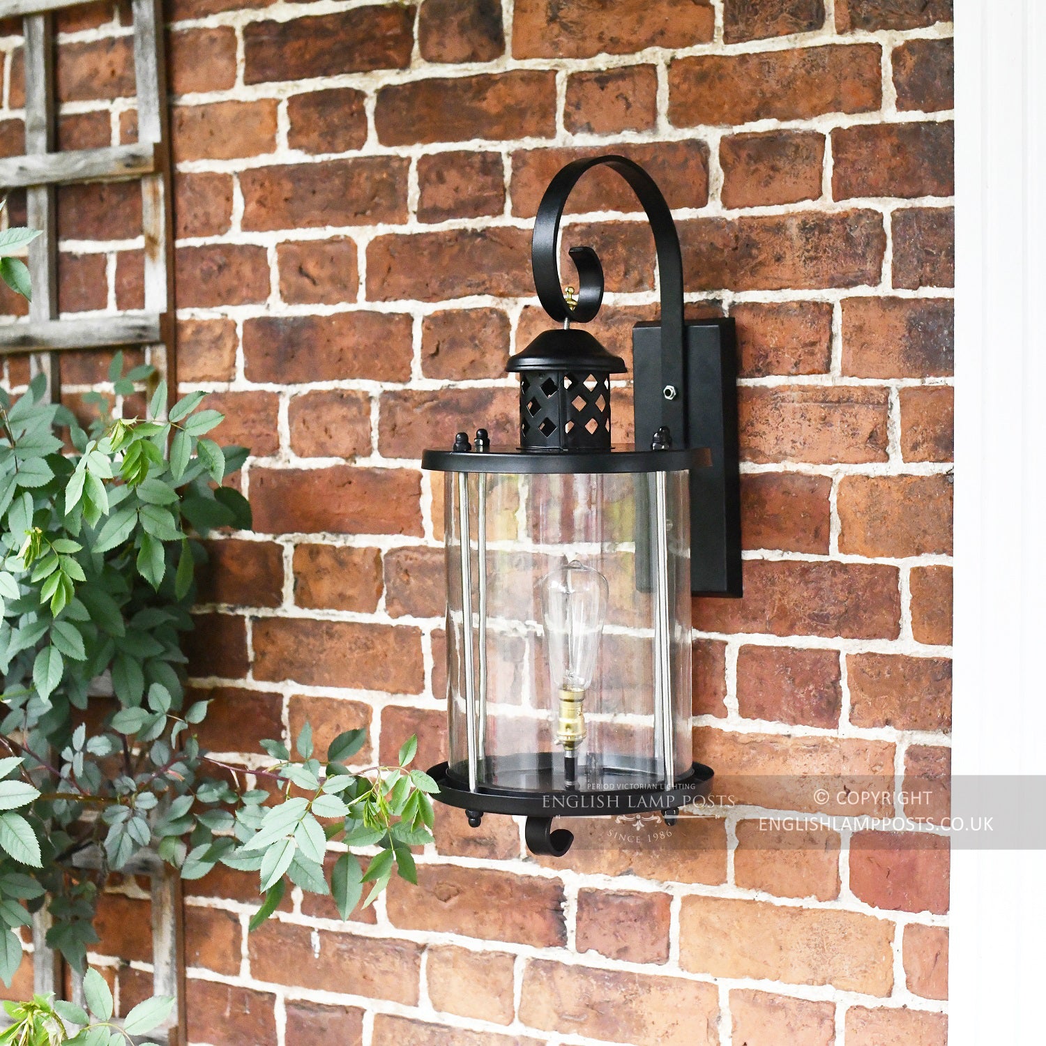 Suspended Outdoor Wall Lantern With Genuine Glass Lense