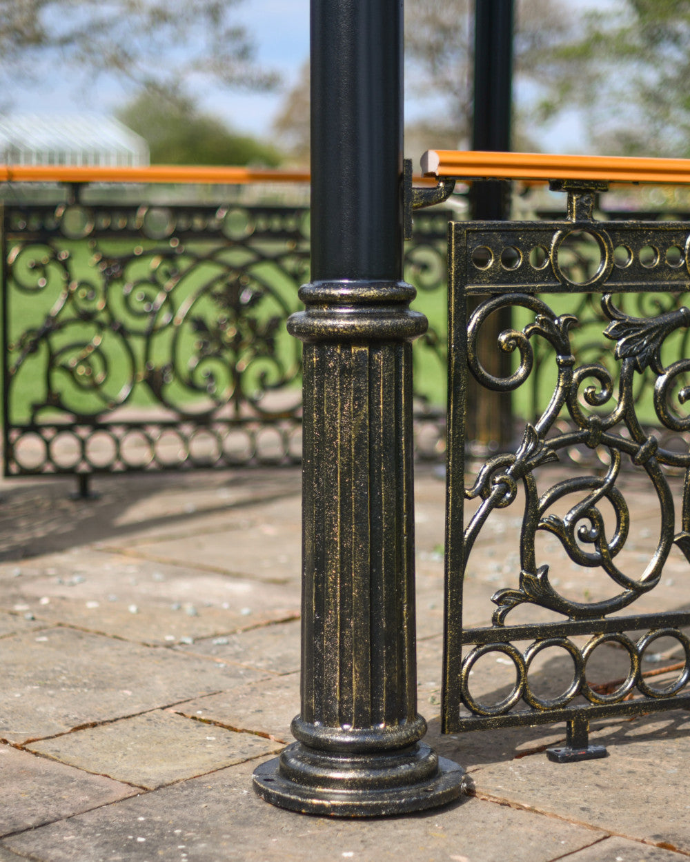 Heavy-duty bronze columns 