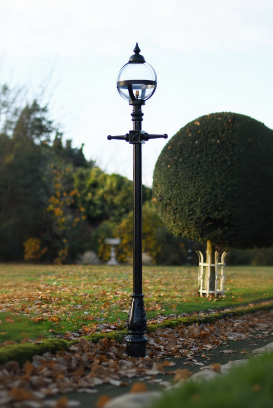 The whole of the lamp post
