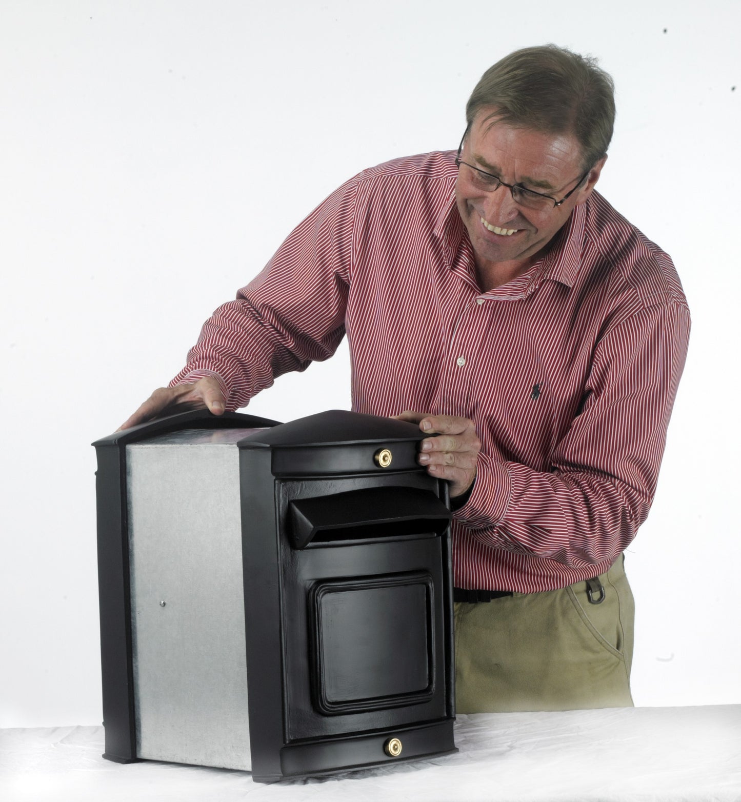 The 'Castleton' Telescopic Built-In Post Box