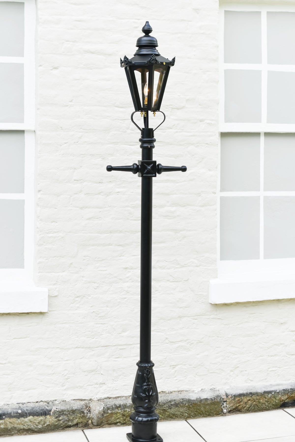 The Deluxe Victorian Lamp Posts