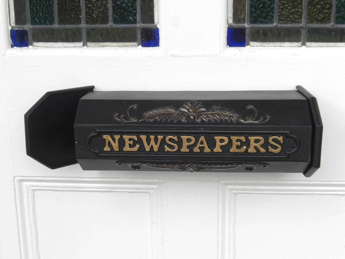 The Elizabeth Newspaper Holder