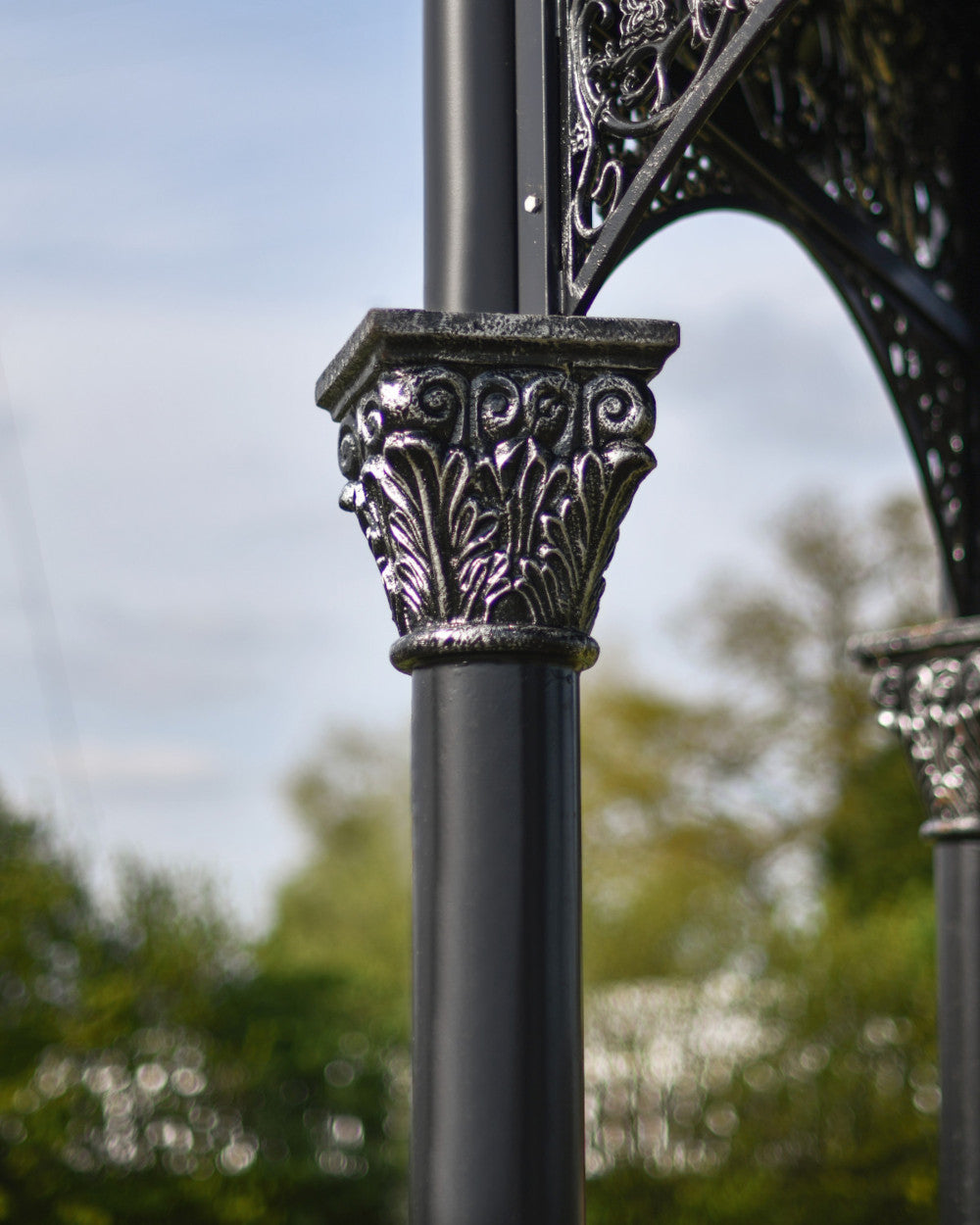Ornate silver gazebo bracket 