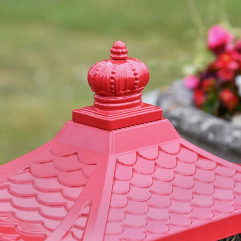Magnified view of the regal centrepiece 