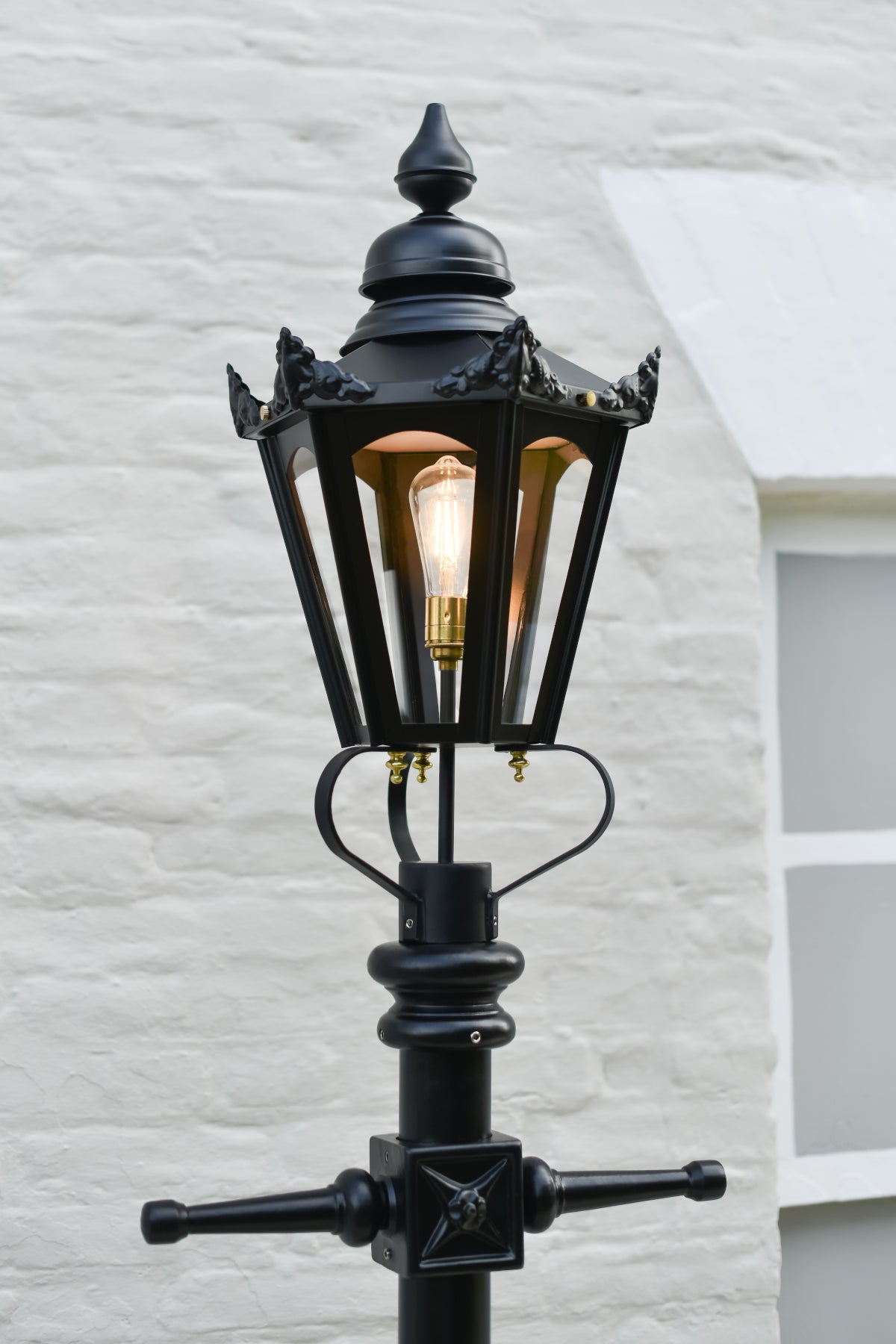 The lantern and lamp post ladder bars