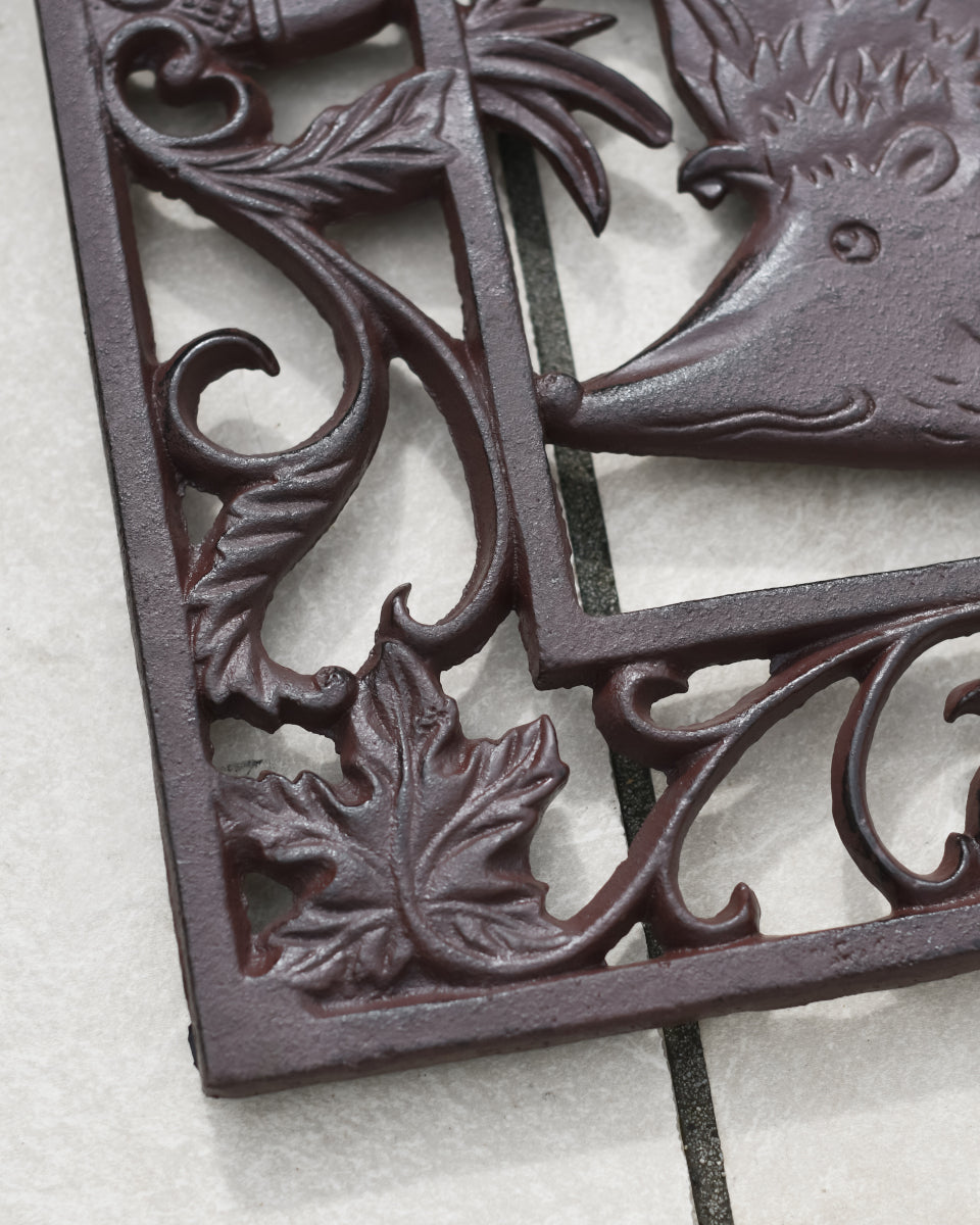 The leaf detailing
