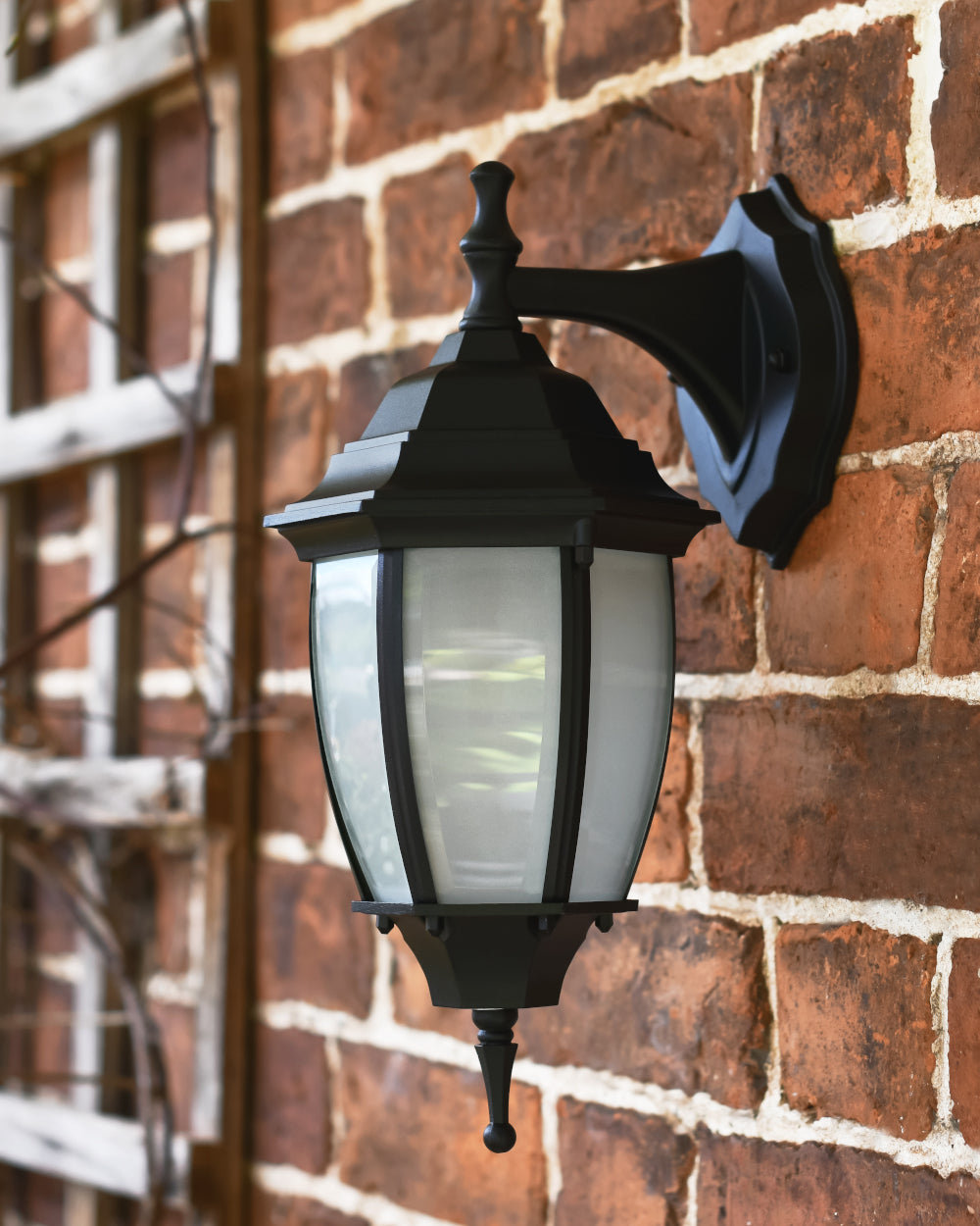 The small 'Warwick' not illuminated