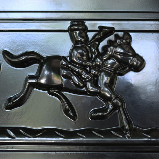 Close up of the racing horse motif 