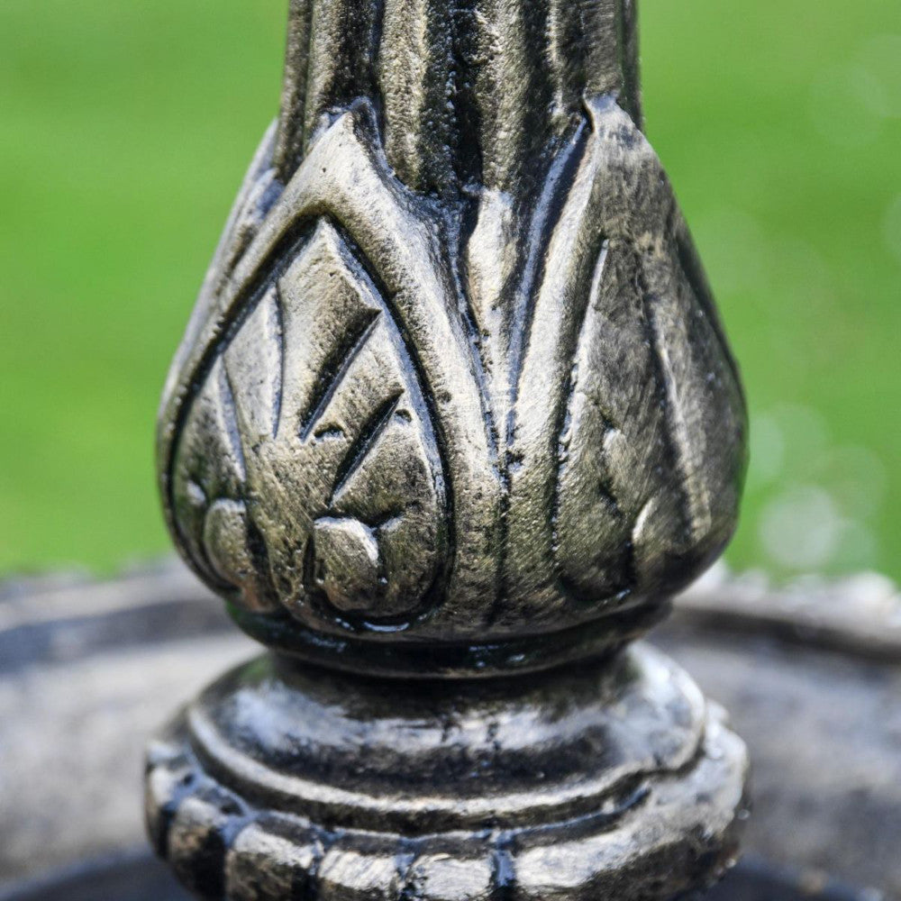 Close up of the embossed motif on the column 