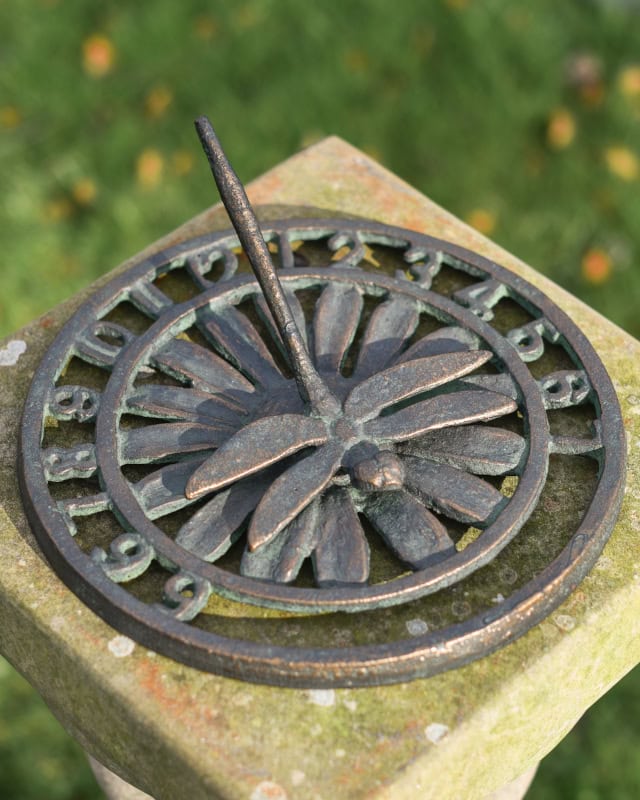 'Drekafluga' Natural Dragonfly Sundial - thumbnail