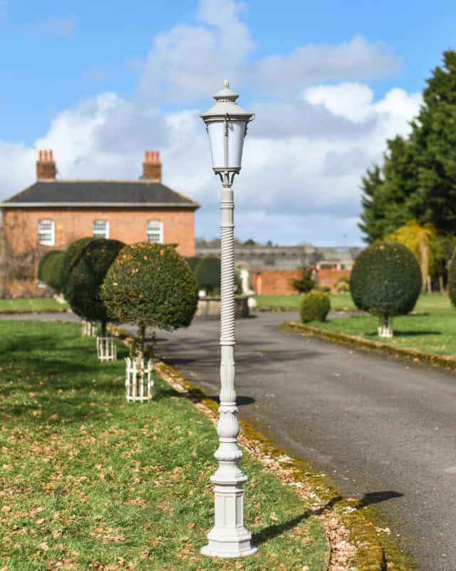 'Welford' Grey Ornate Lamp Post - thumbnail
