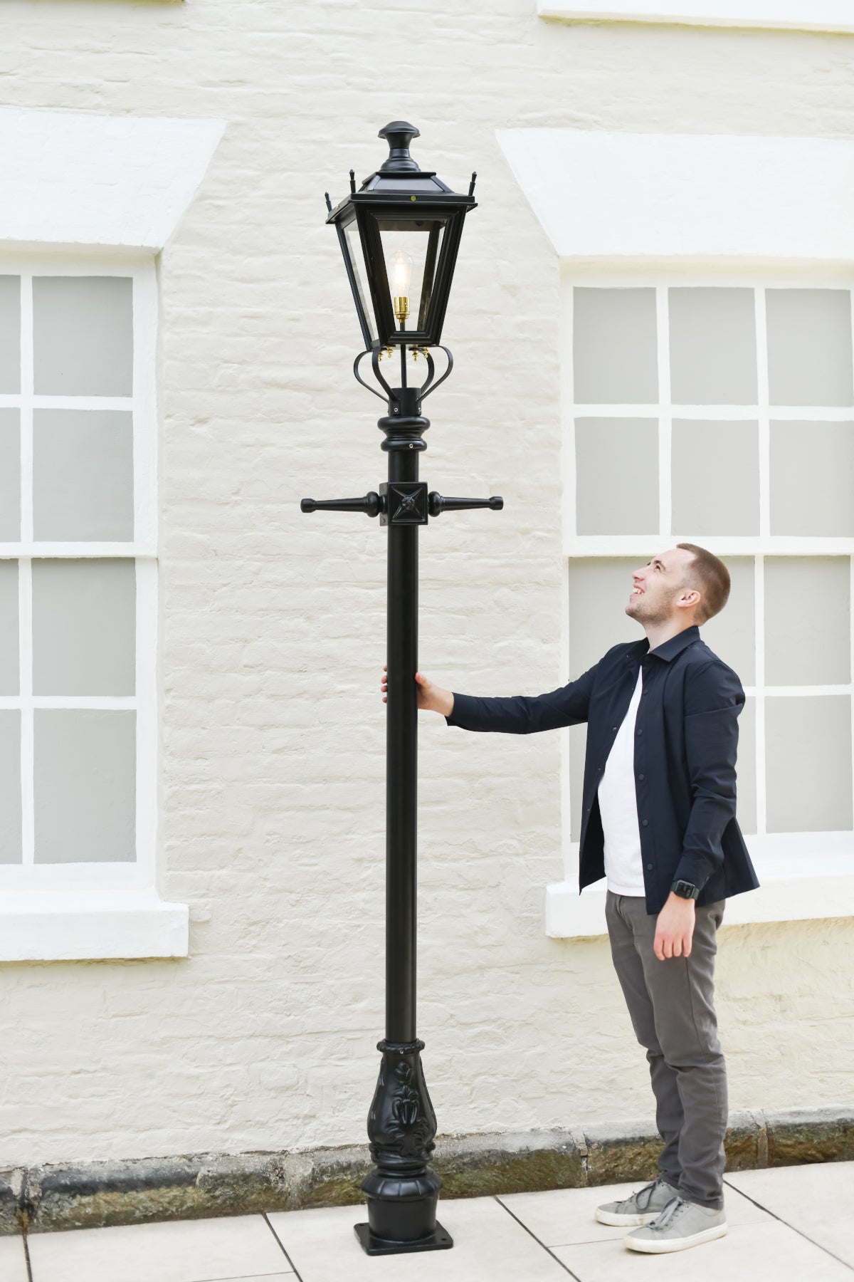 Life size scale of the medium 'Dorchester' lamp post