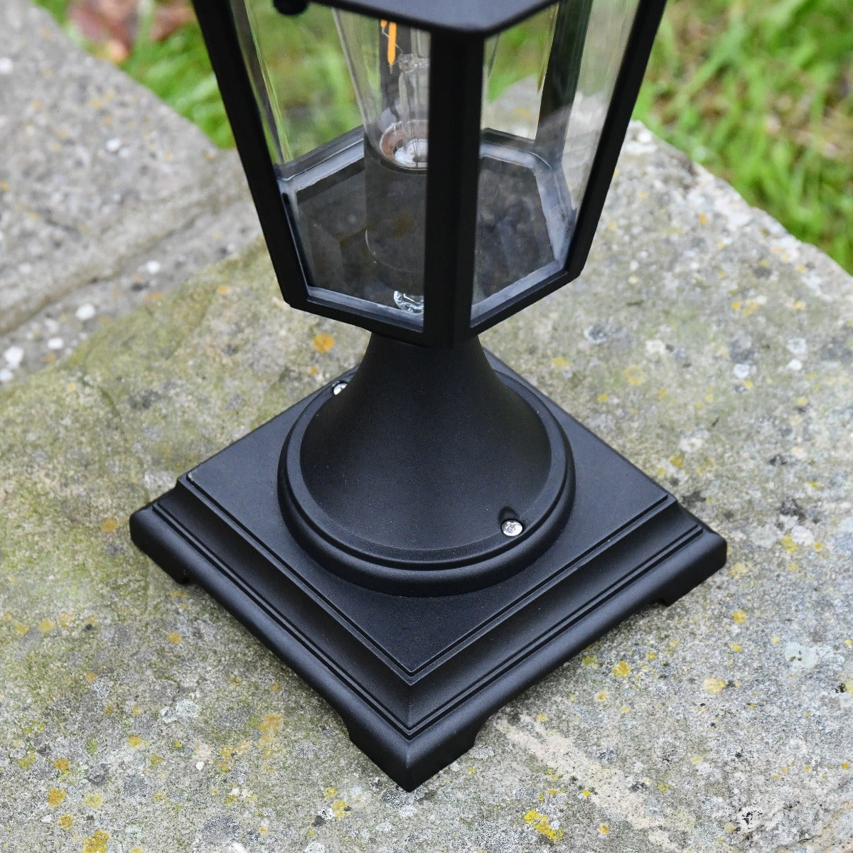 Large Traditional Hexagonal Pillar Light