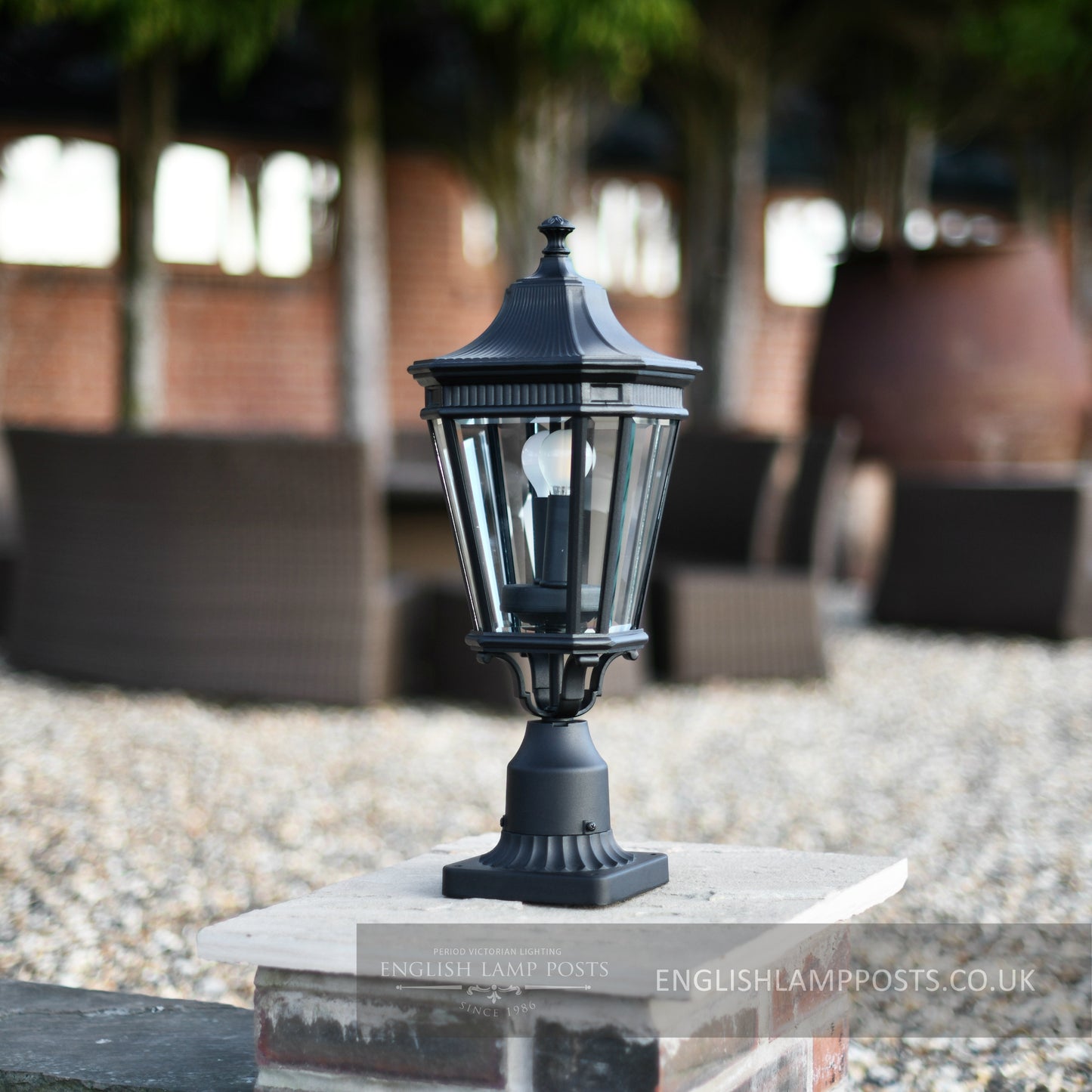 Traditional Pillar Light with Sculpted Detailing