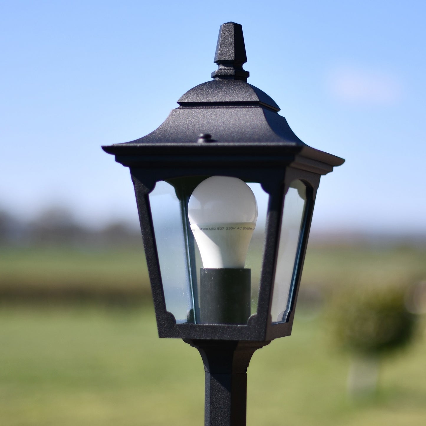 Traditional Tall Entrance Pillar Light