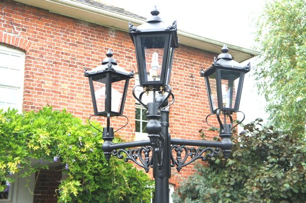 Triple Head Lamp Post In front of house