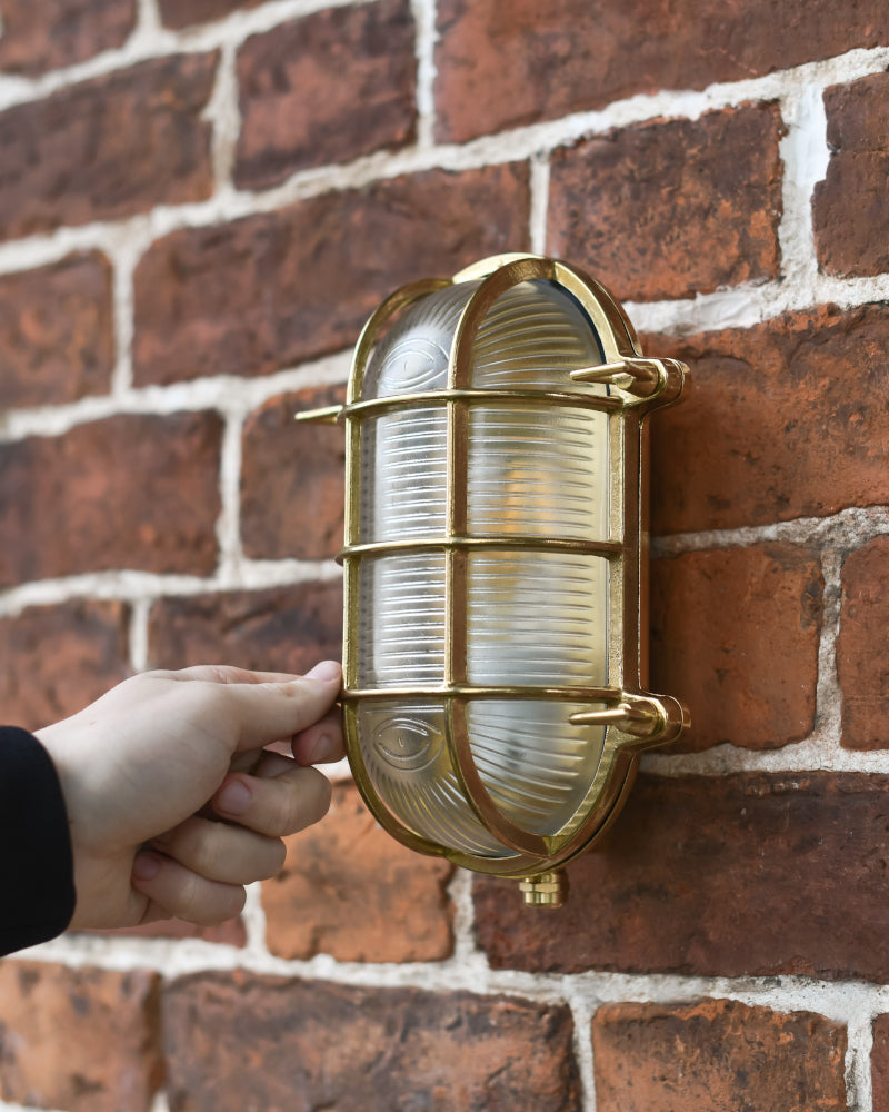 Life size scale of the 'Tynemouth' wall light 