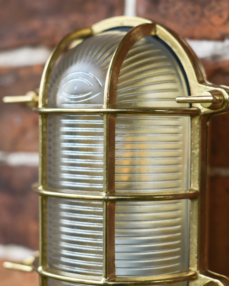 Close up of the ribbed pane 