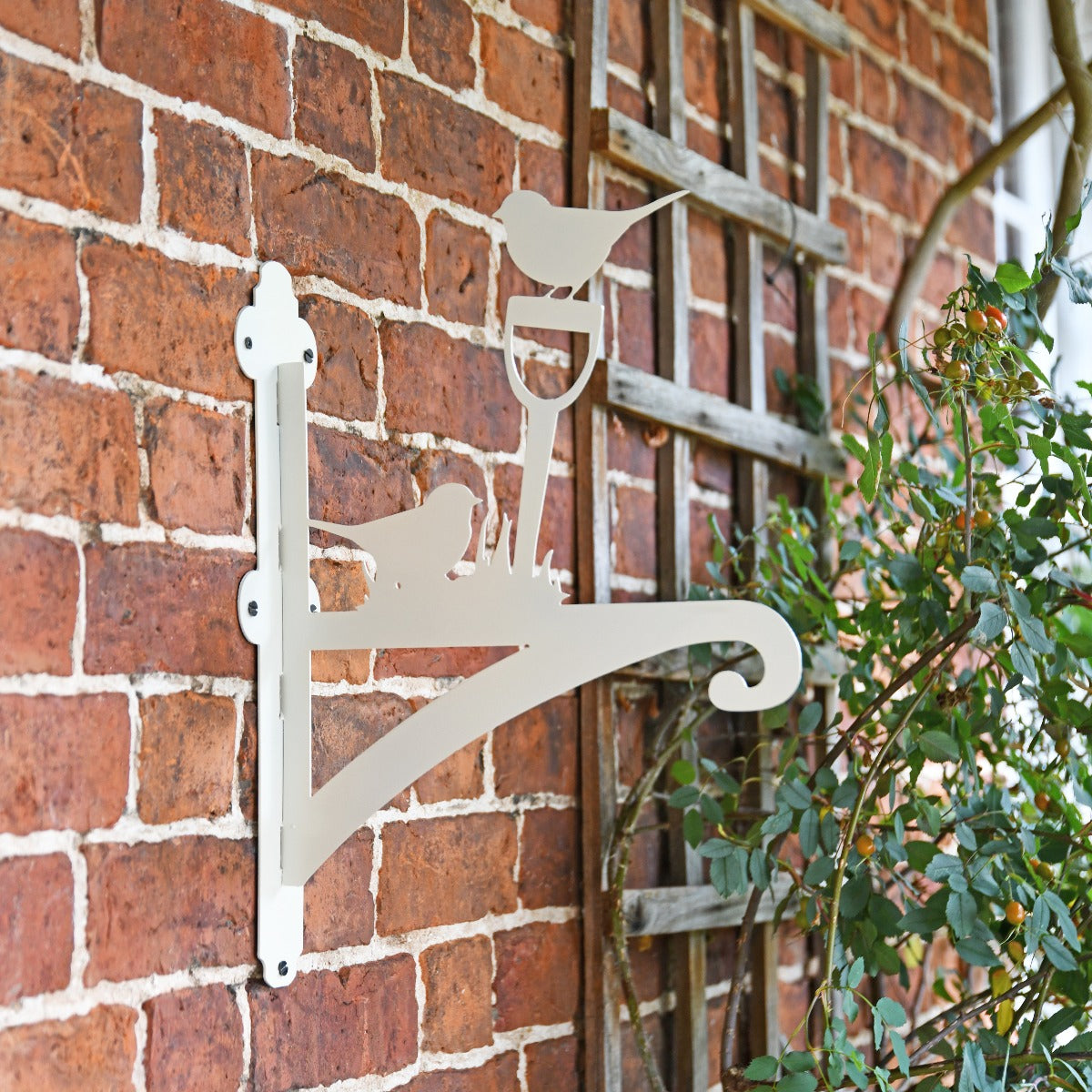 Cream "Robin" Garden Hanging Basket Bracket