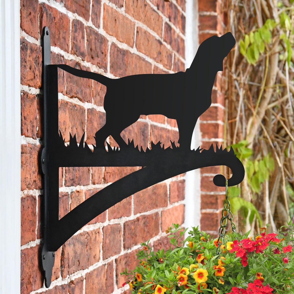 "Beagle" Dog Garden Hanging Basket Bracket In Black