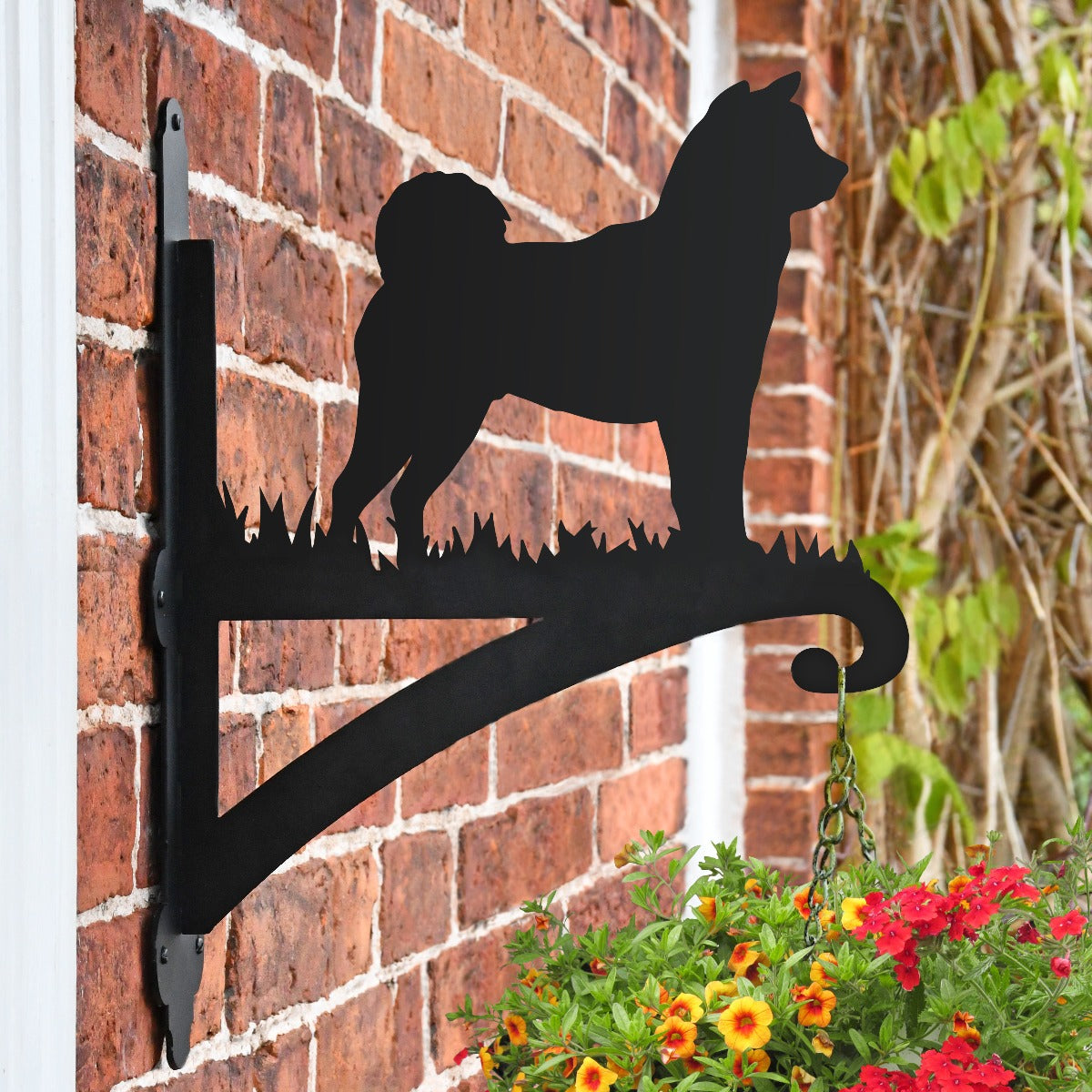"Akita" Dog Garden Hanging Basket Bracket On Brick Wall