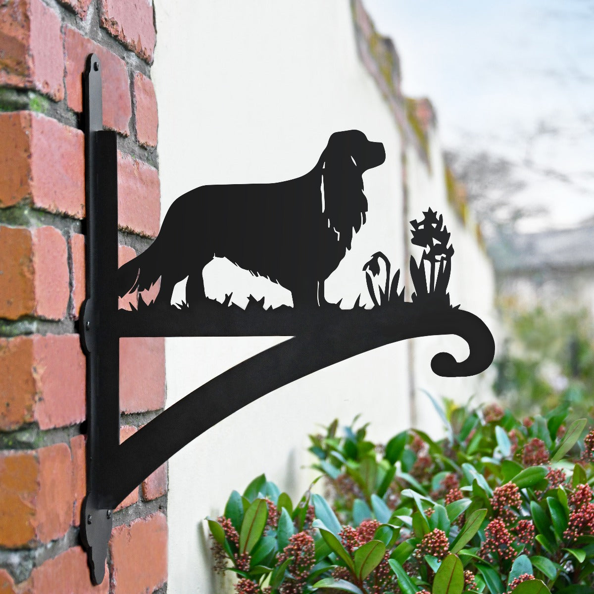 "Cavalier King Charles Spaniel" Dog Garden Hanging Basket Bracket On Brick Wall