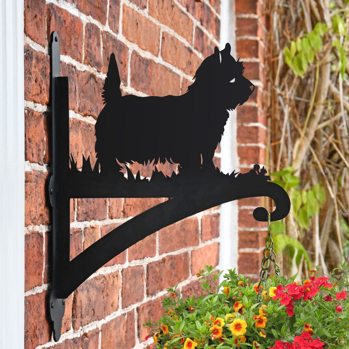 "West Highland Terrier" Dog Garden Hanging Basket Bracket On Brick Wall