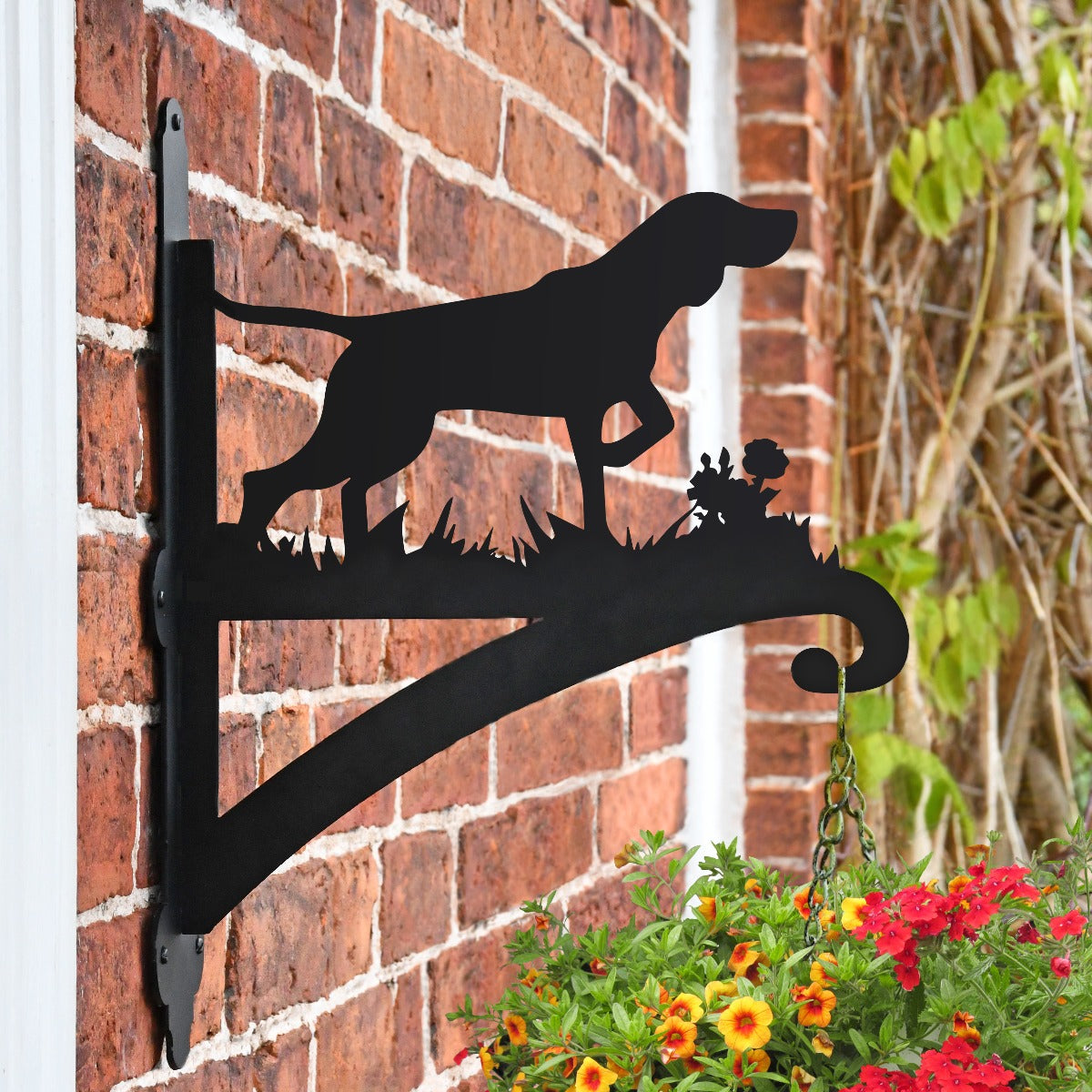 "German Shorthaired Pointer" Dog Garden Hanging Basket Bracket On Brick Wall