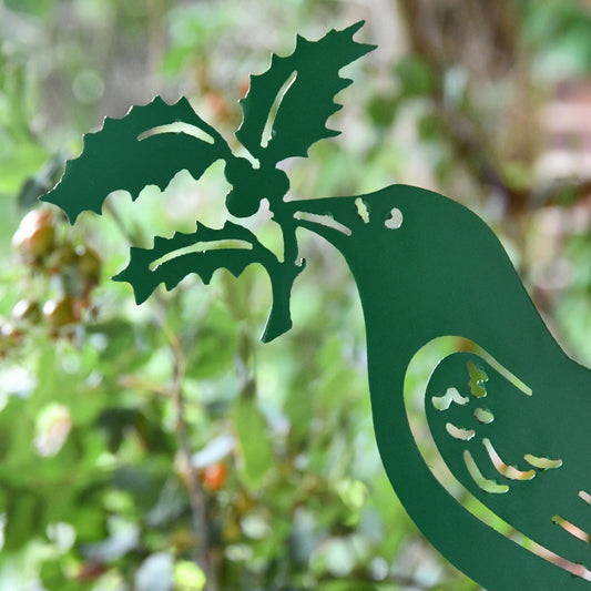 Green "Raven Holding Holly" Garden Hanging Basket Bracket Close Up