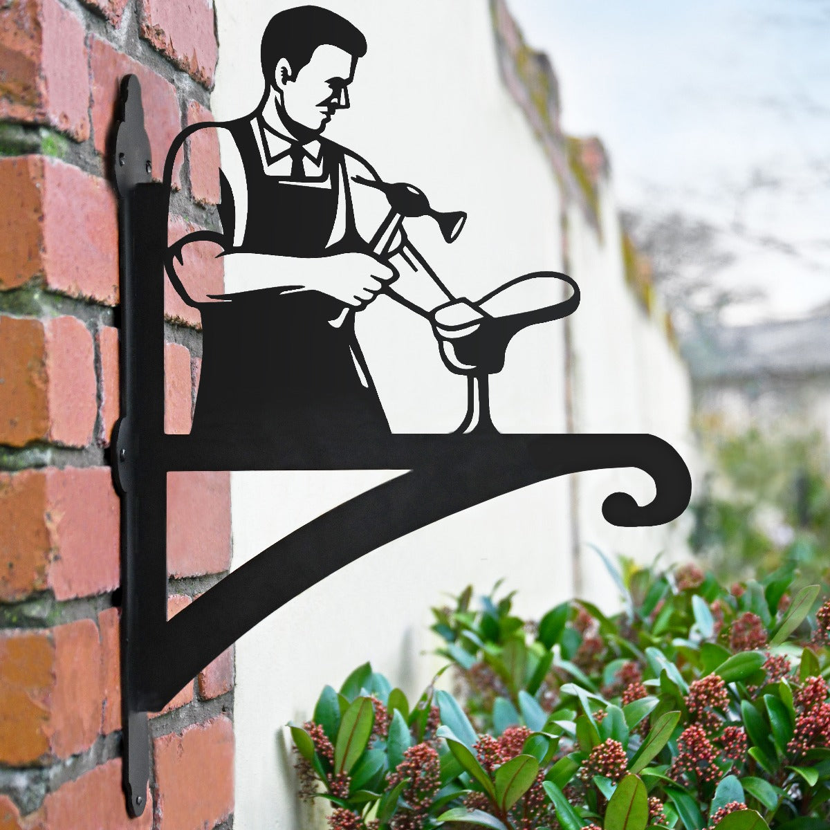 "Cobbler" Garden Hanging Basket Bracket In Black