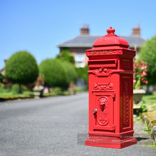 'The Lincoln' Red Freestanding Pillar Box