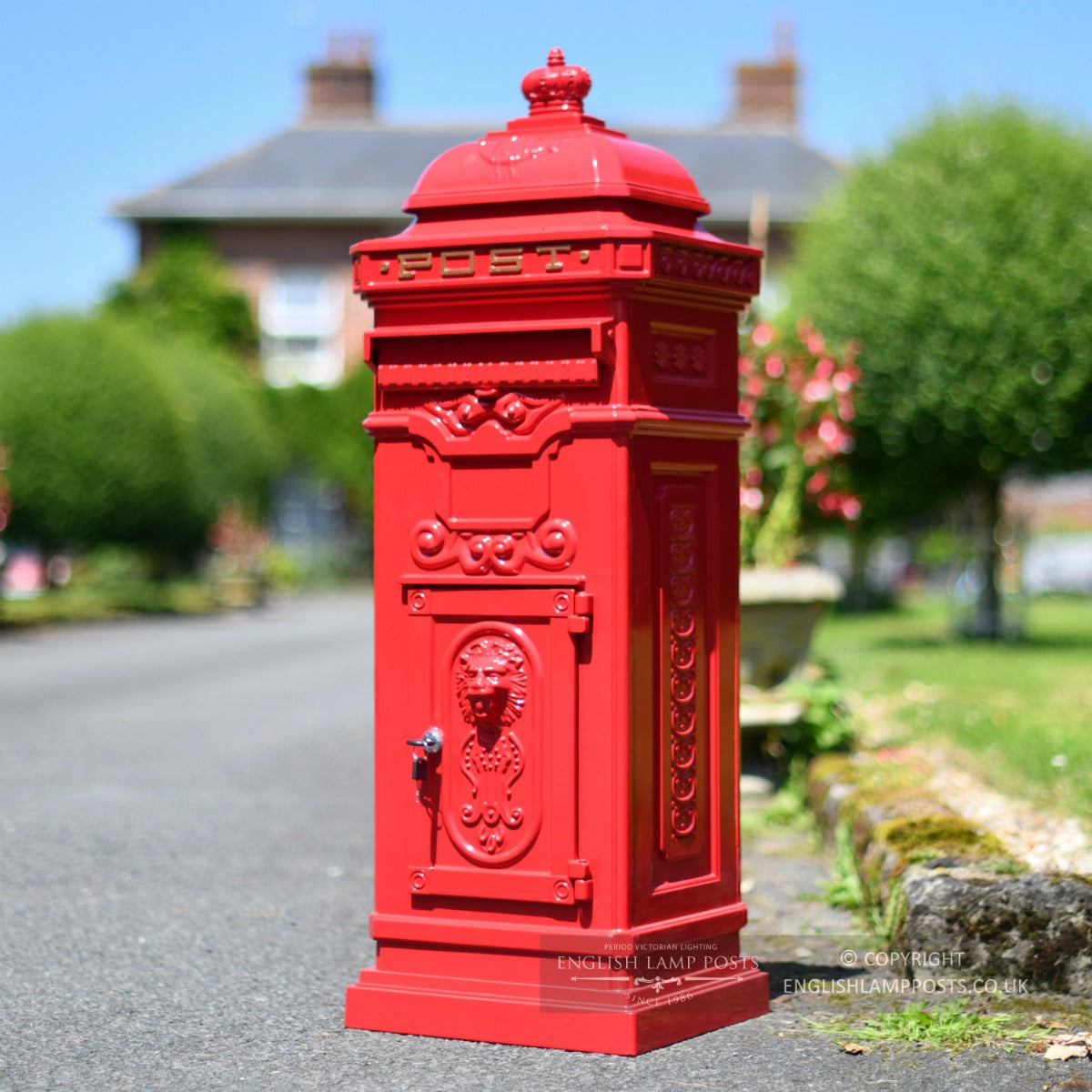 'The Lincoln' Red Freestanding Pillar Box