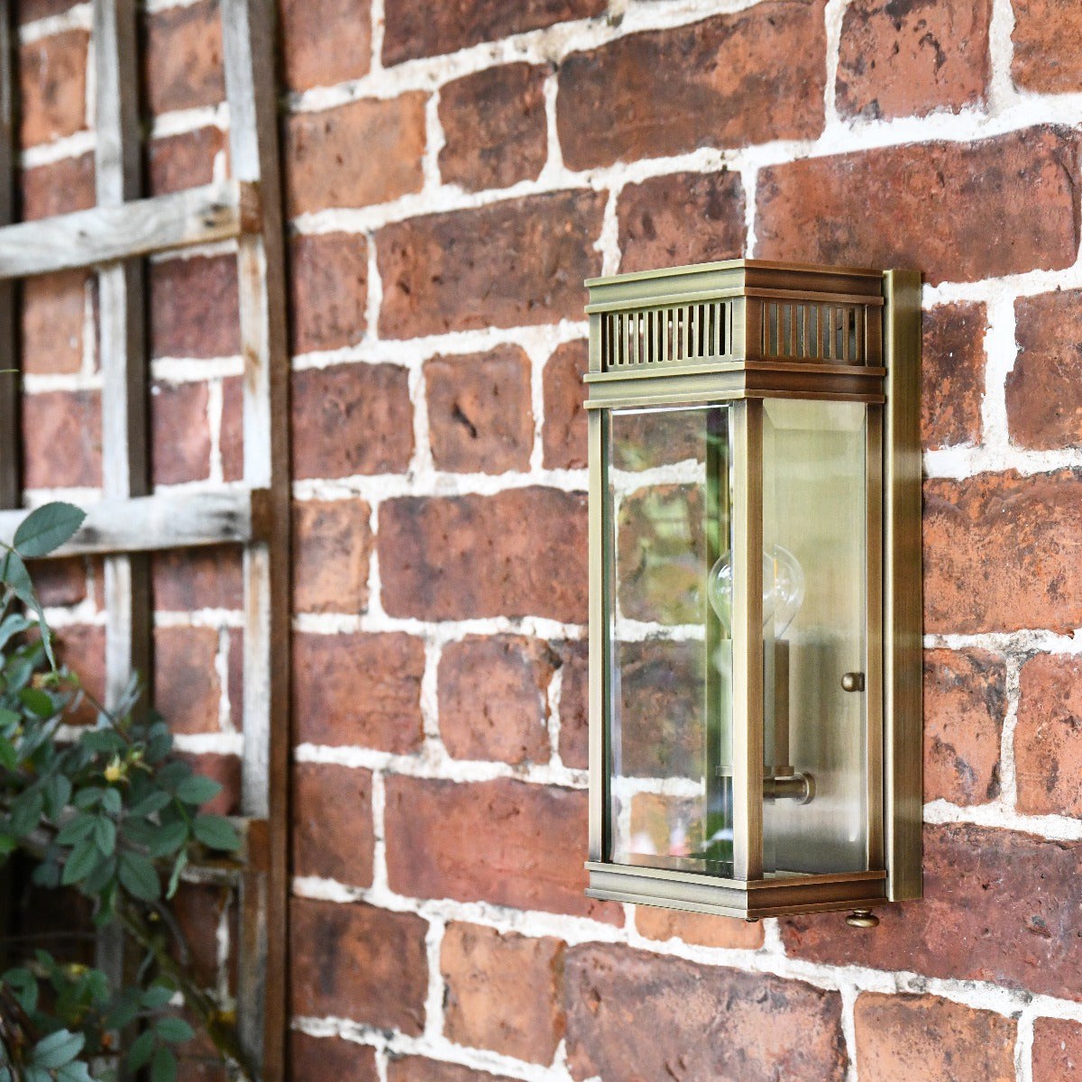 "The Maplebeck" Single Bulb Half Wall Lantern