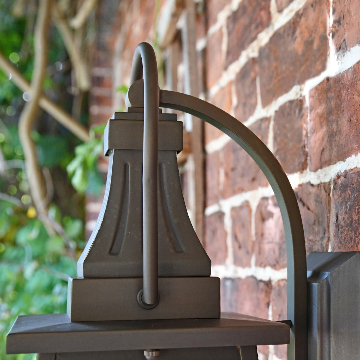 Side view of lantern top and arched bracket 