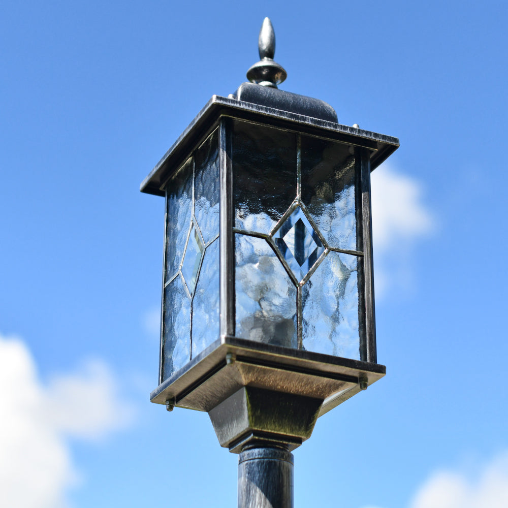 Black and silver lamp post 