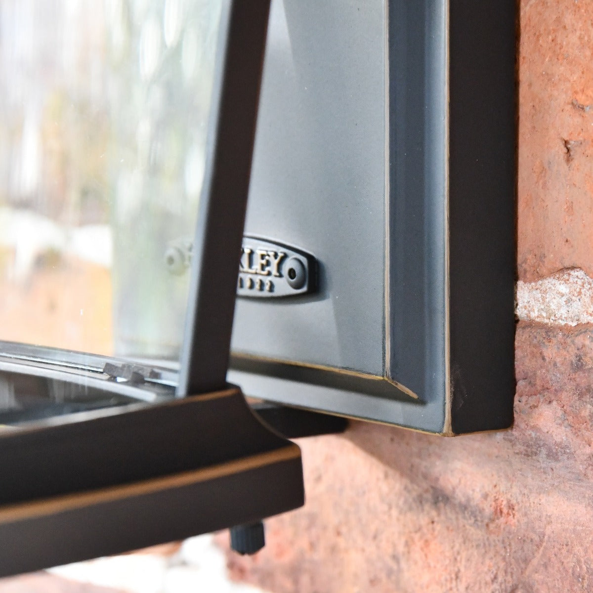 Close up of matching wall mounted bracket 