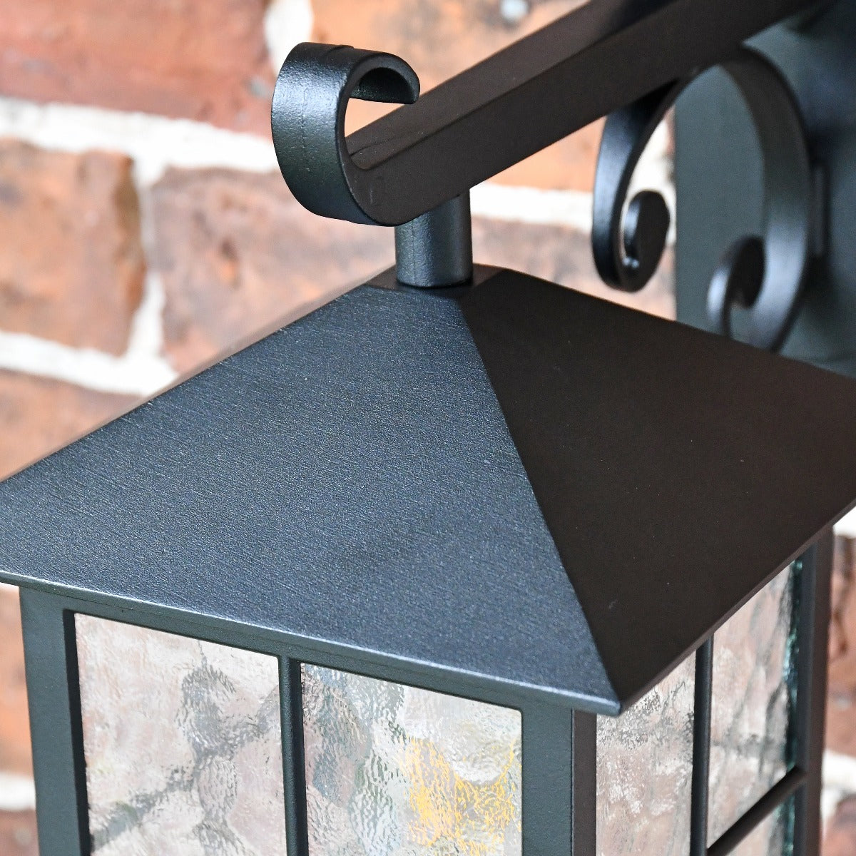"Heythrop" Traditional Wall Lantern With Ornate Bracket