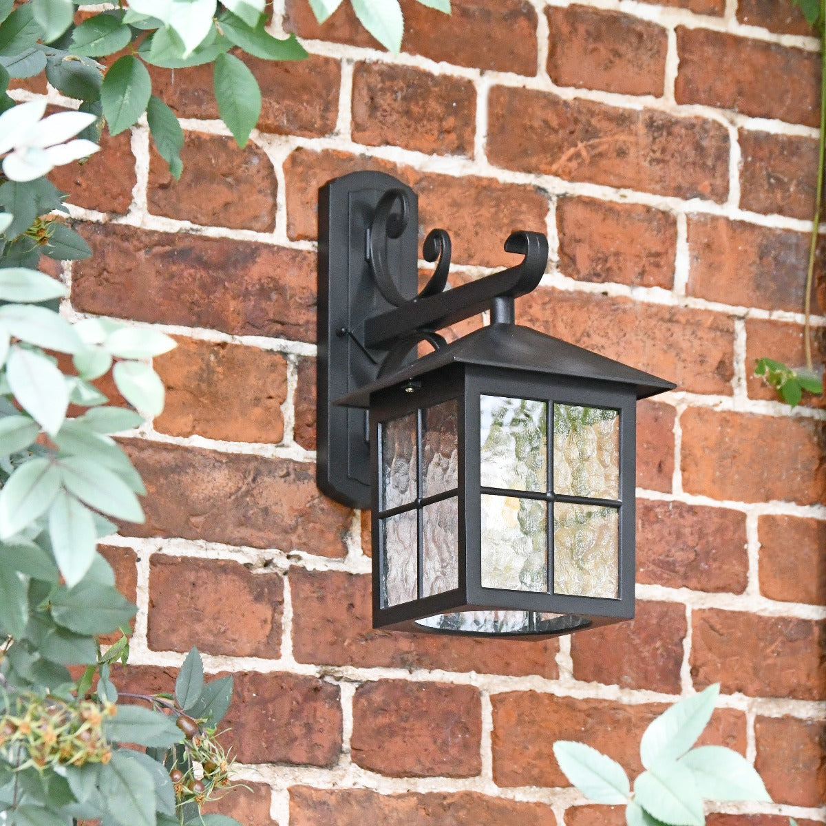 "Heythrop" Traditional Wall Lantern With Ornate Bracket