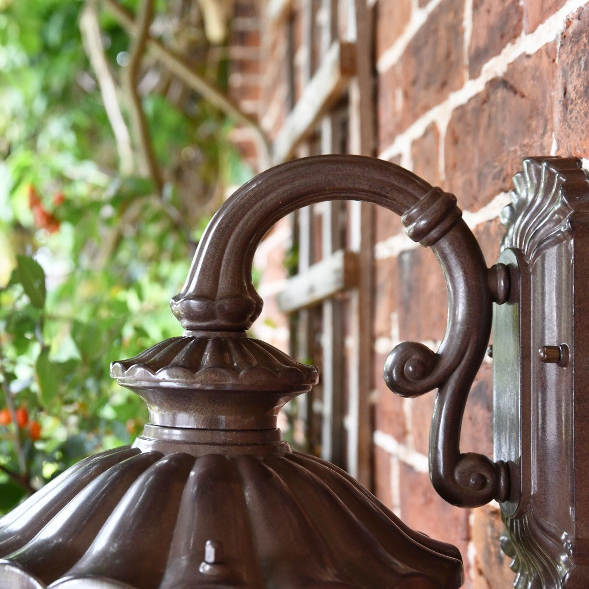Close up of scroll work and filigree detailing 