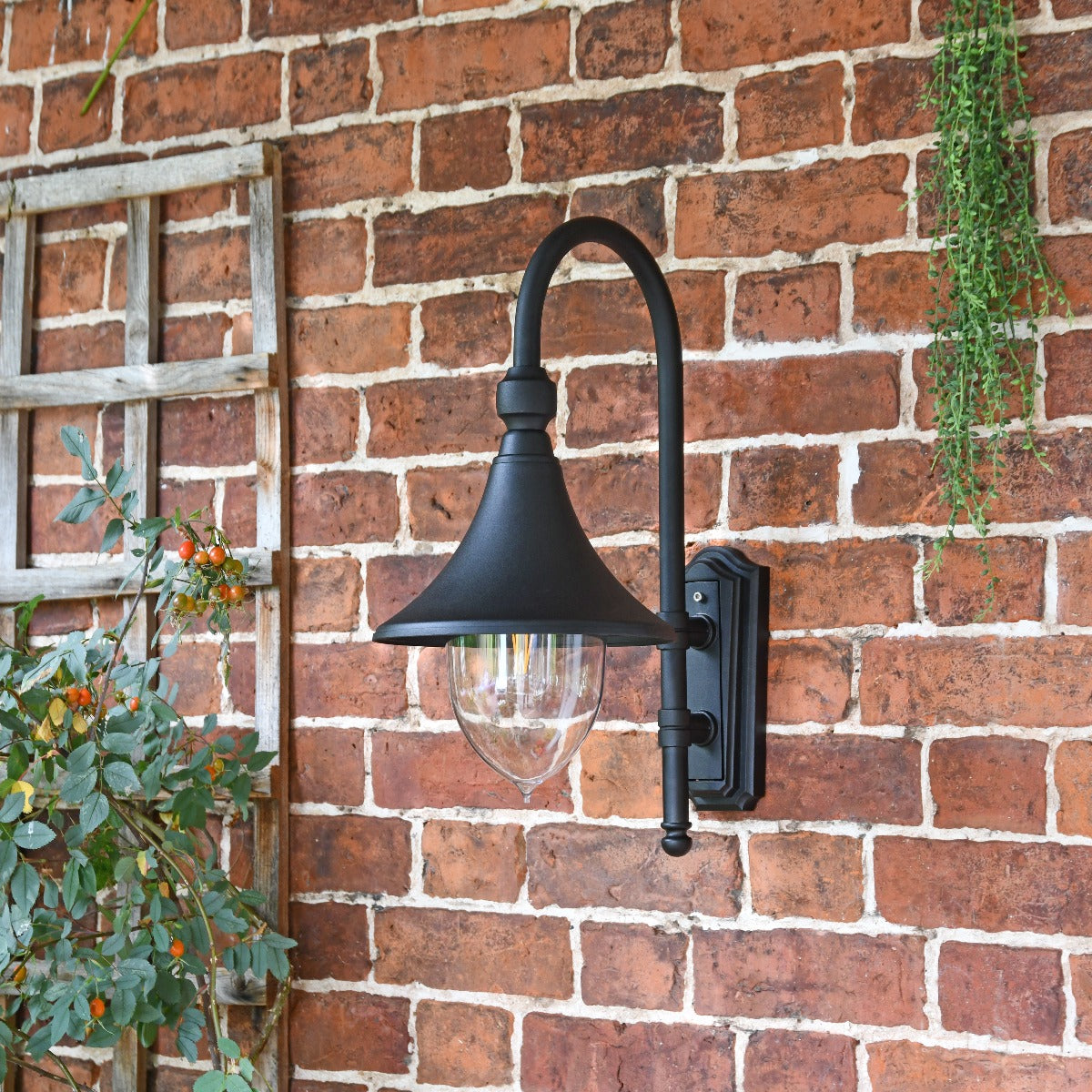 Deluxe Black Coach House Style Wall Light