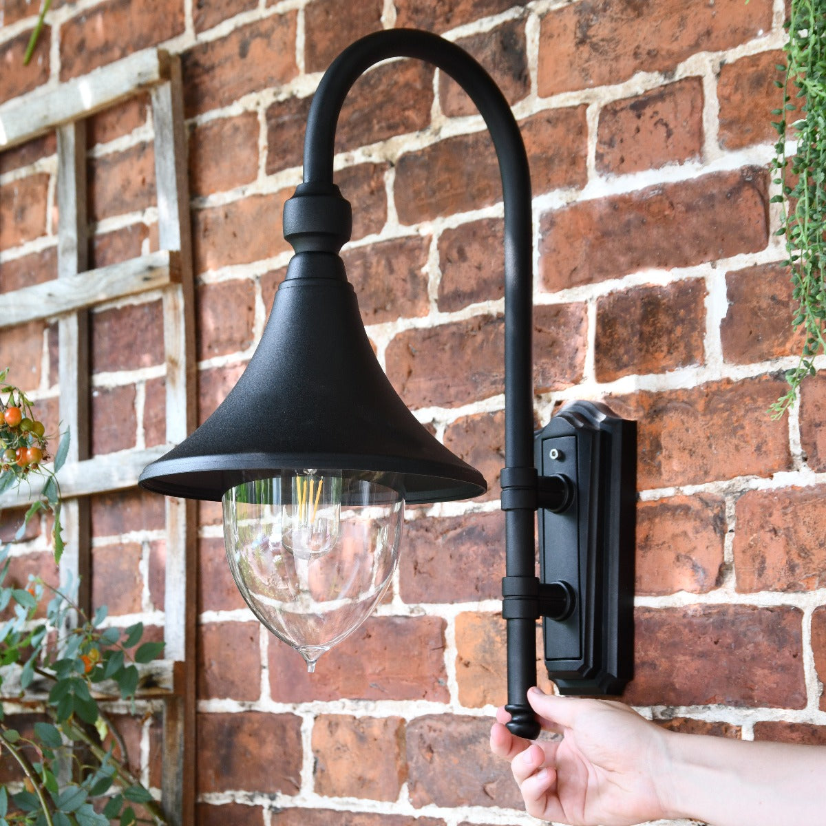Deluxe Black Coach House Style Wall Light