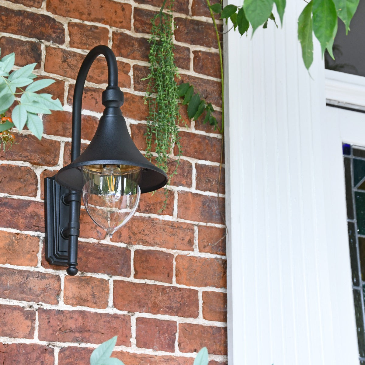 Deluxe Black Coach House Style Wall Light