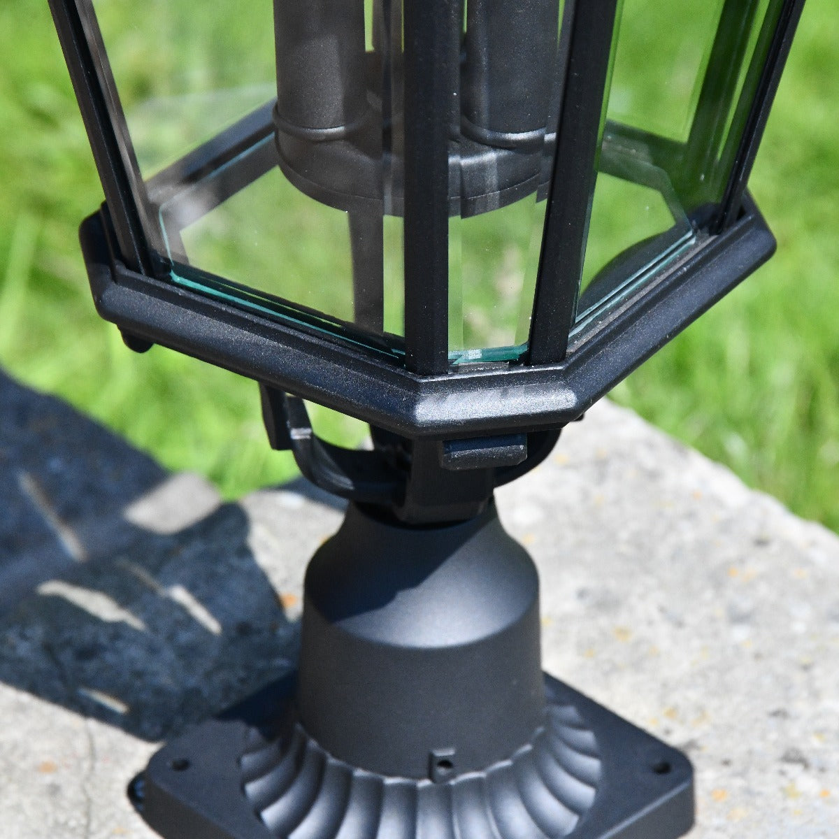 Large Traditional Pedestal Light with Sculpted Detailing