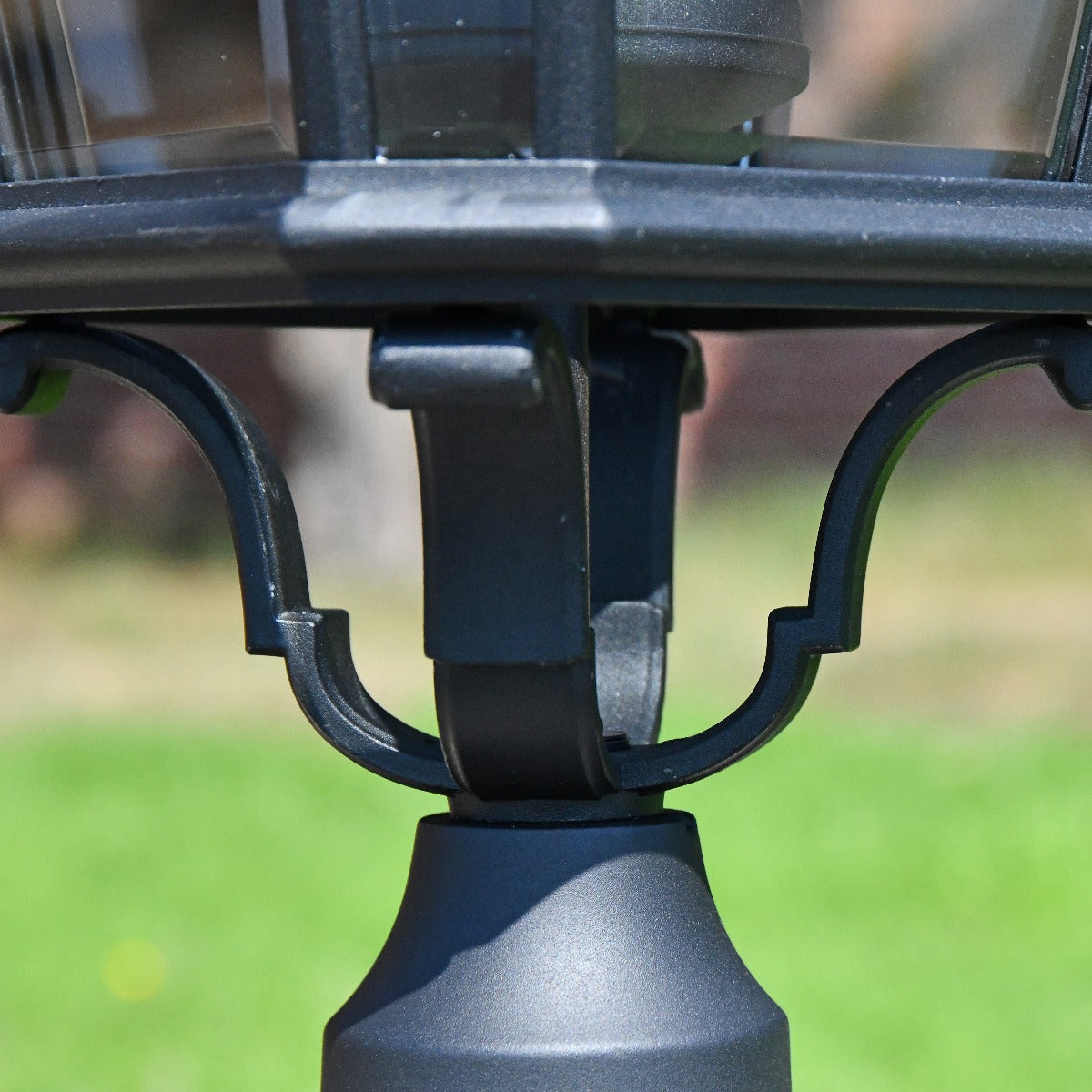 Large Traditional Pedestal Light with Sculpted Detailing