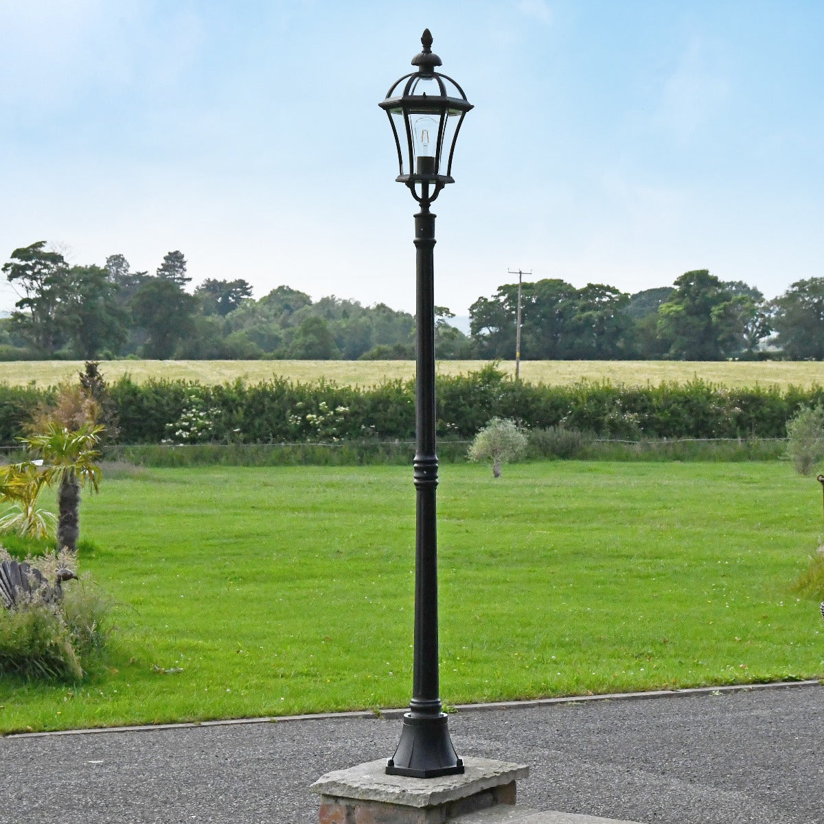 "The Westerdell" Black Garden Lamp Post