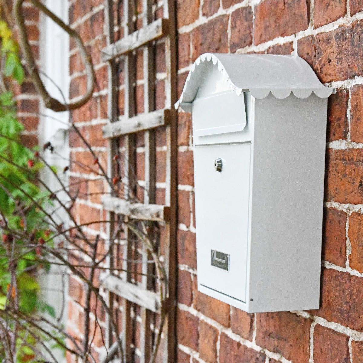 Side view of the Traditional Wall Mounted Post Box 