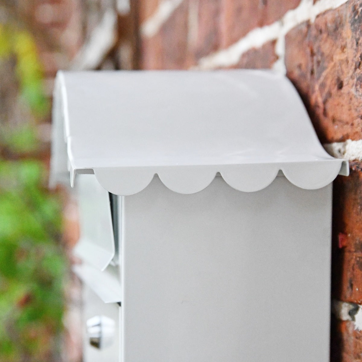 Close up of decorative scalloped detailing 