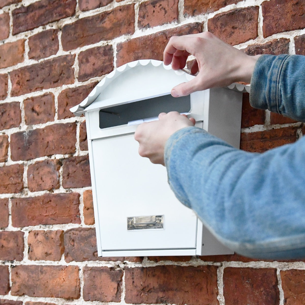 Traditional Wall Mounted Lockable Post Box with Aperture 