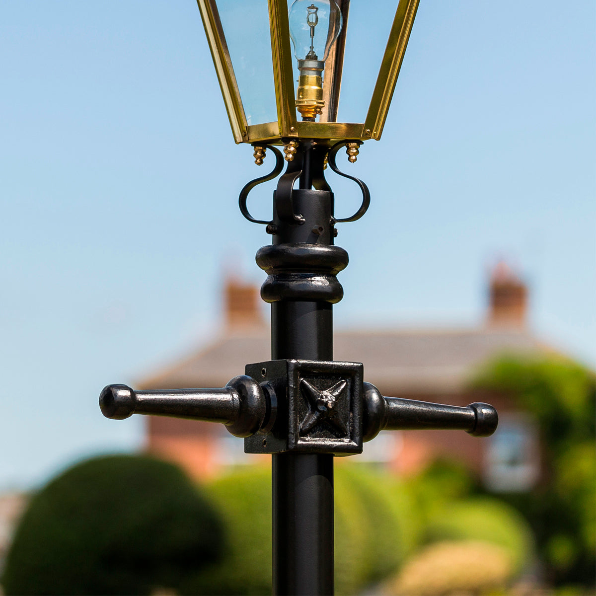 View of the lamp post centre